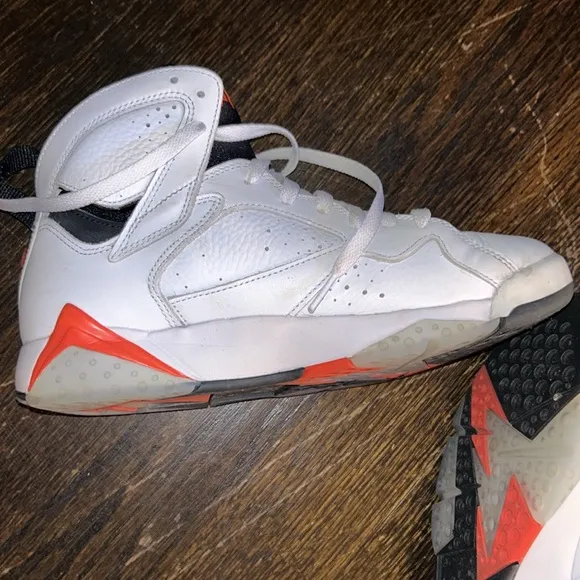 Air Jordan 7 Sneakers.