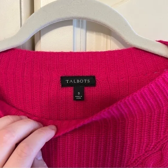 TALBOTS Cableknit Lamb’s Wool Sweater in Hot Pink, Size Small